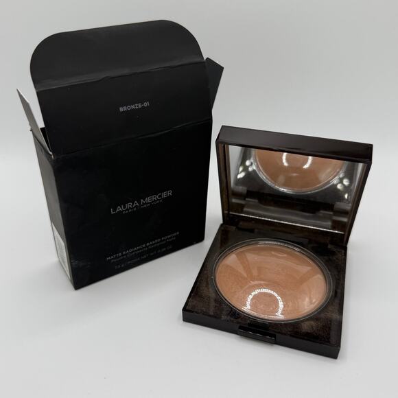 Laura Mercier Matte Radiance Baked Powder Compact (Bronzer 01) 7.5g/0.26Oz - Picture 2 of 8